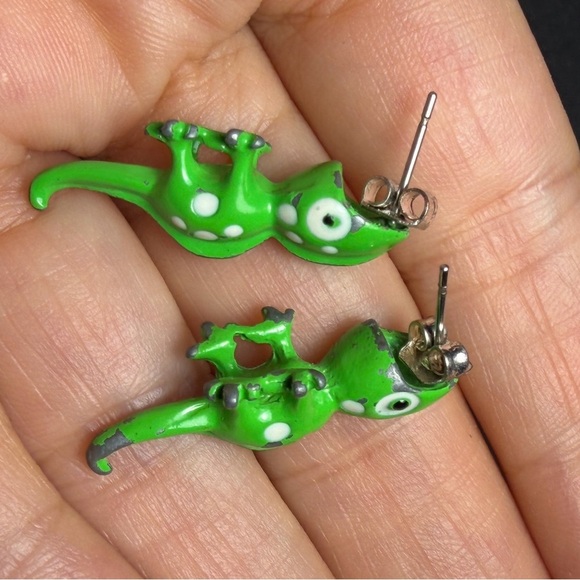 Green & White Lizard/Gecko Stud Earrings - Picture 10 of 10